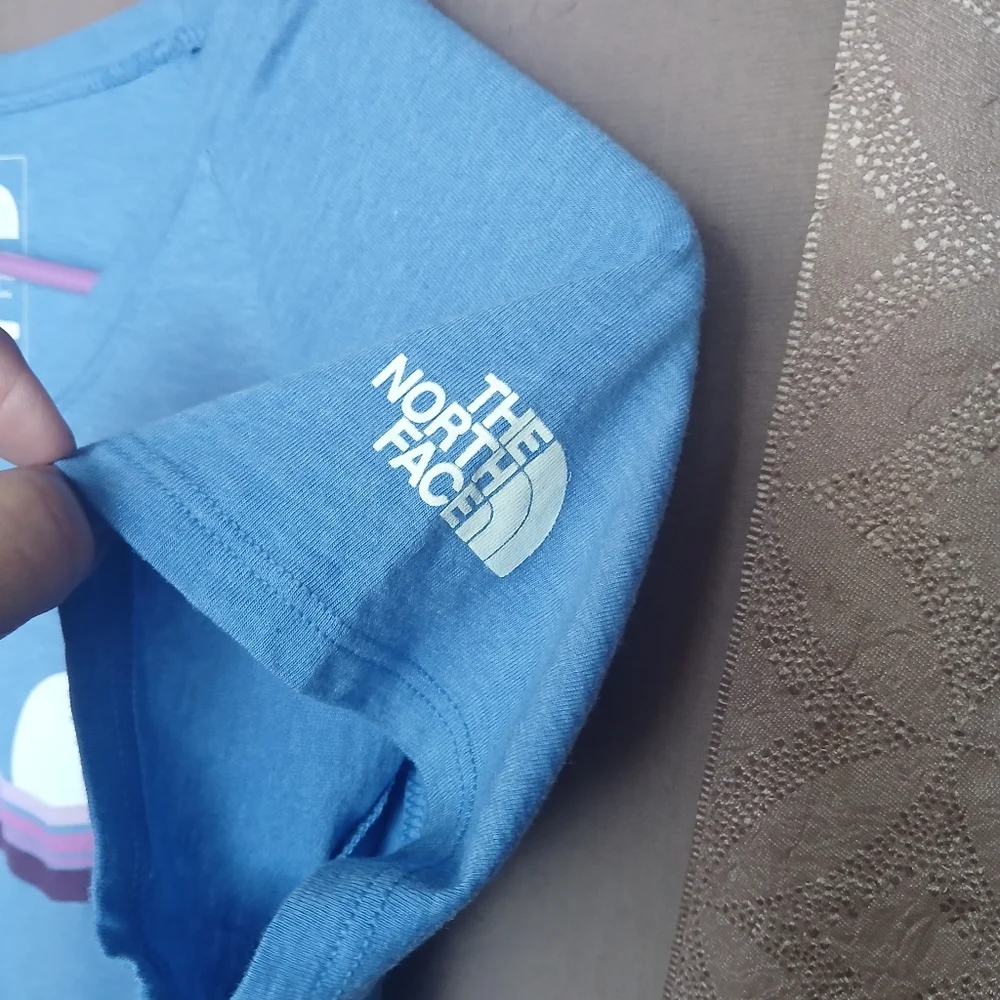 💎 The North Face Women's Top Blue Tee Pink and Purple Stripe Sun #0353 - Picture 6 of 6